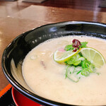 豚白湯創作麺処 友池 - 