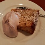 IL BOSCO - ふっくら弾力のあるブルーベリーのシフォンケーキ、甘酸っぱいブルーベリーのクリームがマッチ