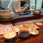 天婦羅 ダニューブ - 天ぷら定食．天ぷらはこの後にもまだまだ出てきます．