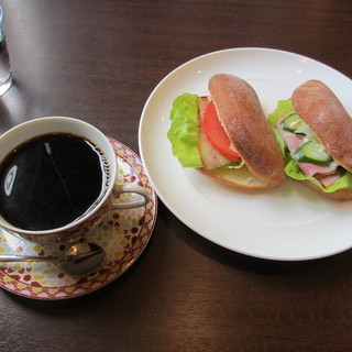 カフェ・ド・ヴァリエテ_0