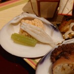 銀座 しのはら - （左側の蛤の貝殻）鯛子、白魚、蕗