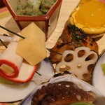 銀座 しのはら - （焼物）鮎並の木の芽焼、（松の葉に縫った）黄檗豆腐の醍醐味巻、卵真薯、（手前）花蓮根