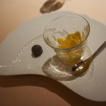 フォリオリーナ・デッラ・ポルタ・フォルトゥーナ - ルバーブとマスカルポーネのチョコとパッションフルーツとラム酒のグラニータ