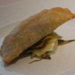 フォリオリーナ・デッラ・ポルタ・フォルトゥーナ - 練りパイ　野生の雉子　胸肉、腿肉、内臓をストゥファートにしてパイに包んで焼いたもの下はアーティチョークとエメンタールチーズ