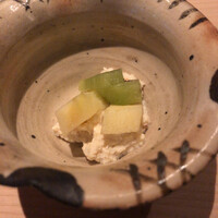 焼鳥 篠原 - 津軽みらいのサンフジとキウイの白和え