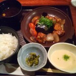 馬舌屋 - 鶏と野菜の黒酢炒め定食
