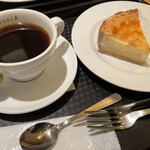 169982153 - タルトフロマージュ&ホットコーヒー(¥500＋¥200)