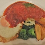 カフェ&レストラン ランプ - トマトソースチーズハンバーグ￥970