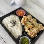からあげや カリッジュ - ユーリンチー弁当 (740円)