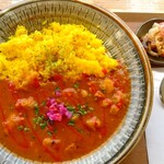 カレースタンド ロムアズ - トマトとパクチーのチキンカレー