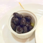 サラマンジェ ド イザシ ワキサカ - アミューズのオリーブ