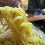 麺天　湯気家 - 黄色の中太麺