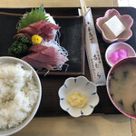 Shimura - 初ガツオ刺身定食（1050円，税込）