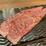 Yakiniku 名もなき名店へ 一切入魂一枚売り焼肉 - 上ロース(シンシン)