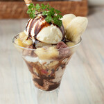 Chocolate parfait made with bananas