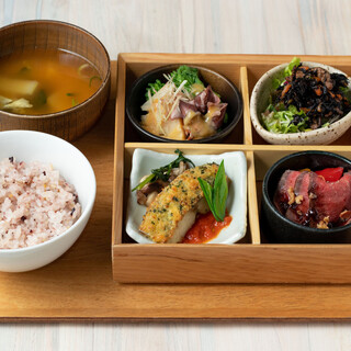 お洒落に美味しくバランスよく◎食堂＆カフェ「アスショク」