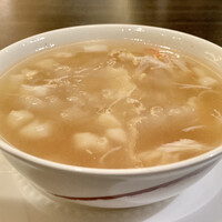 中国料理 彩龍 - 海鮮珍味入り海のコラーゲン とろみスープ
                    上湯スープをベースに、金華ハムや干し貝柱の旨味を使ったあっさりとした味付けのとろみのあるスープ。
                    イカ・海老・蟹・鱶鰭・干し貝柱が入り具沢山で美味しいです♪