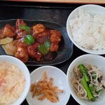 ニイハオ！ポンユウ - 料理写真:酢豚定食