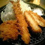 Keitei Akuchi Oosaka Ten - カツ部のアップ（海老が大きい）