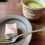 鮨 幸乃 - 一口デザートとあがりのお茶。