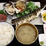さくらさくら - 本日選んだ定食は、浜焼きとお刺身の「牡蠣ホッキガイサバの浜焼き刺身定食」