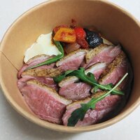 ワイニスタ - 鴨胸肉のローストタリアータ