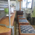 まつやホルモン店 - 店内　右