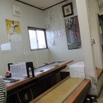 まつやホルモン店 - 店内　座敷席