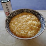 紀ノ国屋 - 【TKG Type 4】卵は土佐醤油を垂らして別の器でよく掻き混ぜ、ご飯粒にコーティングするようにしてから、箸で掬いながらゆっくり味わって食べる