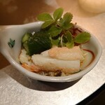銀座 しのはら - （水鳥を模った器）福井の越前蟹の酢の物 浜防風と胡瓜添え