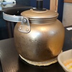 二代目高橋商店 - 冷たい水はヤカンで提供、オモシロイね。