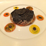 イグレック アサイ - アサイシェフのスペシャリテ。トリュフのガレット、周りを彩るプチトマトにもトリュフが