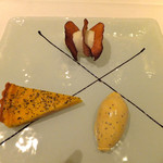 イグレック アサイ - デザート（２）トリュフと洋梨のクラフティ、トリュフのアイスクリーム、リンゴのシャーベット