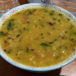 Sarushina Hararufuzu - カレーにセットの豆スープ