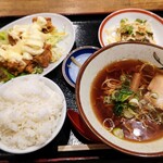 とうりえん - 日替わりランチ（鶏唐揚げマヨネーズソース＆ミニラーメン）