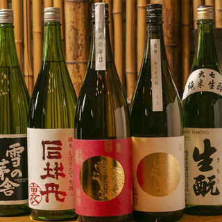 Sake that complements Japanese Japanese-style meal. Domestic whiskey, shochu, and wine are also available.