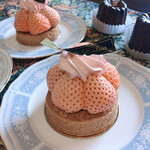 ポルトボヌール - 春色のケーキがワクワクします