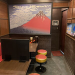 拉麺阿修羅 - なぜか店内に富士山が