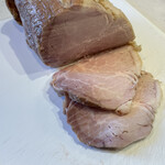 飯田商店 - 「吊るし炭火焼きチャーシュー（900g前後）」3600円