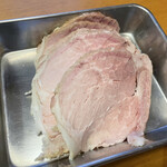 飯田商店 - 「吊るし炭火焼きチャーシュー（900g前後）」3600円