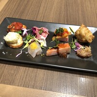 ダルマット 六本木ヒルズ店 - ダルマット名物 旬の前菜8種盛り