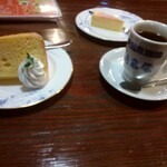 雪詩慕雲 - シフォンケーキ、ベイクドチーズケーキ、雪詩慕雲ブレンド。