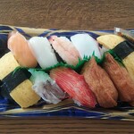 ディオ - 満腹にぎり寿司 10貫 (税抜)276円 ※開封後 (2022.03.10)