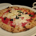 トラットリア・ピアノ - (p≧▽≦q)薪窯ナポリピッツァ：トマトソース：マルゲリータ（バジル・モツァレラチーズ）：1280円