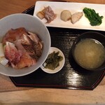 カイズ キッチン - 「二宮漁師の選り抜き海鮮丼」(1650円)