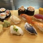 美ゆ喜鮨 - 立派なエビにイカにホタテにサバ、軍艦巻きは蟹身と蟹味噌。なんと今日はトロたく！