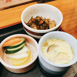 Ikesu Doujou Sakana Ya - 定食に付属する切り昆布の煮物、お漬け物、茶碗蒸し