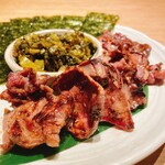 Grilled pork tongue with mustard greens and seaweed