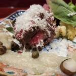草喰 なかひがし - 手前の菊芋のソースが素晴らしかった。鹿肉の上のチーズで残雪を表現している。