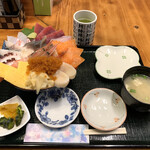 みなと食堂 - おまかせ10種盛り丼+ねた1.5 倍